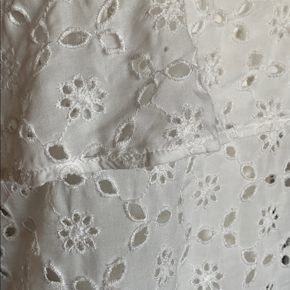 American Eagle Outfitter’s eyelet top Size XS - Picture 2 of 5